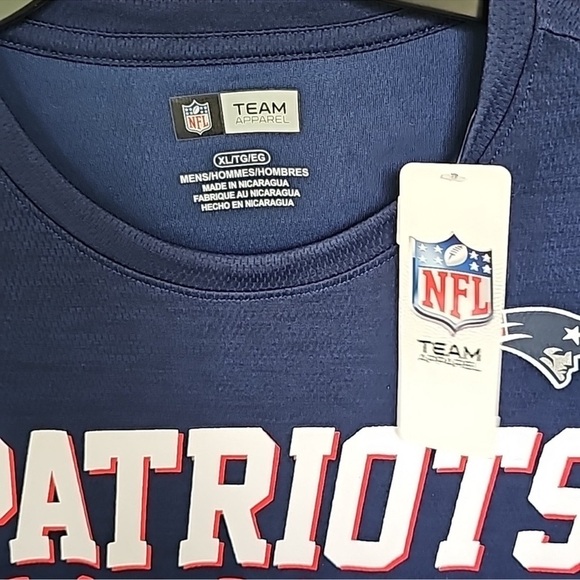 NFL New England Patriots Football Men's T Shirt - New with tags - Picture 3 of 3